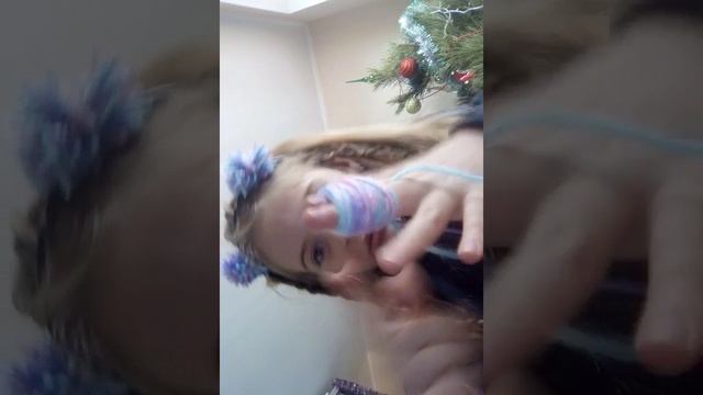 Сделать пушистика из ниток и ножниц смотреть онлайн
