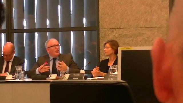 Frans Timmermans on sanctions and the crash-site смотреть онлайн