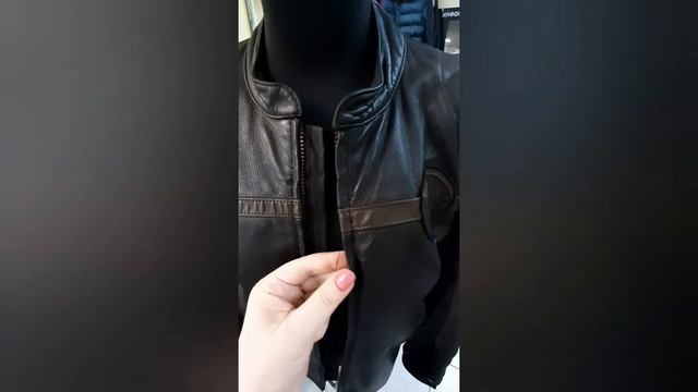 МЕНЯЕМ МОЛНИЮ НА КОЖАНОЙ КУРТКЕ БЕЗ ПОМОЩИ МАШИНКИ. ШЬЕМ ВРУЧНУЮ . смотреть онлайн