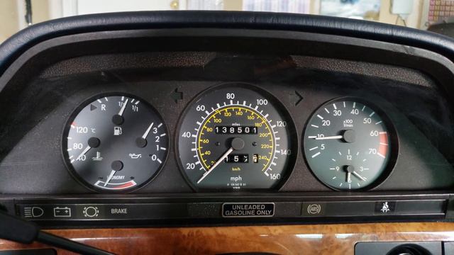 1982 Mercedes Benz 500 SEC cold start смотреть онлайн