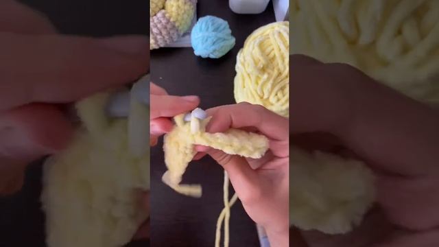 КАК СДЕЛАТЬ ПРИБАВКУ КРЮЧКОМ/ ВЯЗАНИЕ ДЛЯ НАЧИНАЮЩИХ: #shorts смотреть онлайн