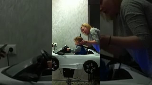 Мир красоты и здоровья. Детская стрижка в суперкресле Ламборджини. смотреть онлайн