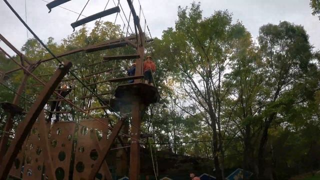 ЕДИНСТВЕННЫЙ верёвочный парк ПРЯМО В ДЕТСКОМ ЛАГЕРЕ//Энергетик//ЭКСТРИМ-КРУГЛЫЙ ГОД смотреть онлайн