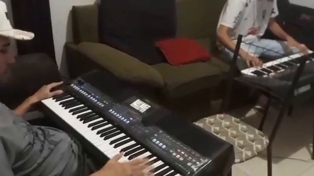 YAMAHA PSR SX 600 VS YAMAHA PSR S670