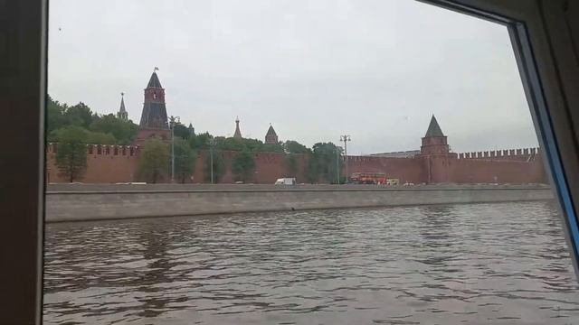 А из нашего окна, Площадь Красная видна. смотреть онлайн