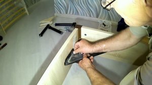 Сборка деревянной кровати с частичной опорой на каркас без подъемного механизма.