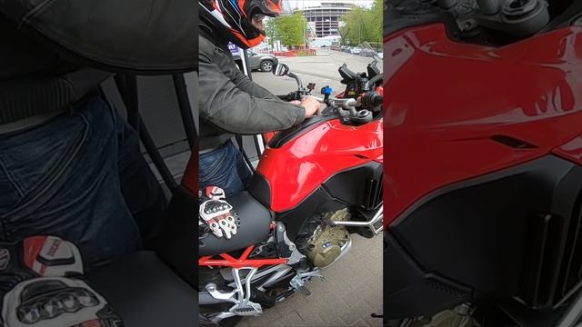 Как открыть бесключевую крышку бензобака на Ducati #ducati #akrapovic #multistradav4s смотреть онлайн