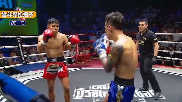 擂台上百年难得一见！中国小将一脚双杀，对手和裁判同时被KO смотреть онлайн