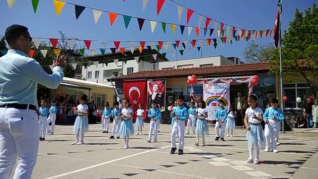 23 Nisan Erik Dalı Gevrektir gösterisi смотреть онлайн