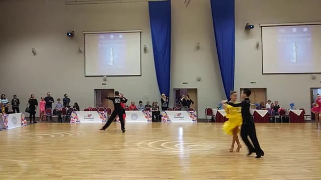 Самба. Юниоры-1 Д класс Двоеборье 1/2 смотреть онлайн