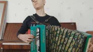 Татарская народная песня "Сарман буйларында" на гармони.