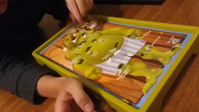 Hasbro OPERATION SILLY SKILL GAME DREAMWORKS SHREK EDITION смотреть онлайн
