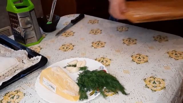 Багет с чесноком, укропом и сыром! Быстро просто вкусно! смотреть онлайн