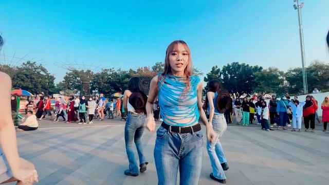 [KPOP IN PUBLIC CHALLENGE] (1TAKE) LE SSERAFIM - 'UNFORGIVEN' Dance Cover by CCERA TEAM смотреть онлайн