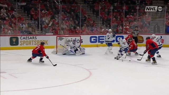Alexander Ovechkin Becomes 21st Player To Score 1400th NHL Career Point смотреть онлайн