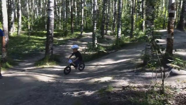 Тренировка старшей группы на беговелах в СПБ. смотреть онлайн