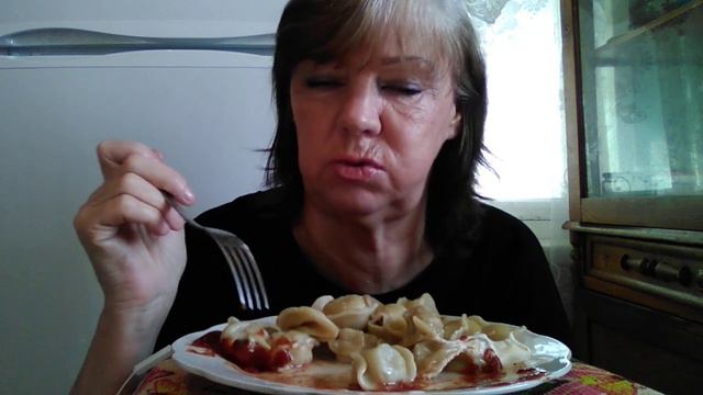 Мукбанк# пельмени#рулет бисквитный#собственного произведения☺️🍴 смотреть онлайн