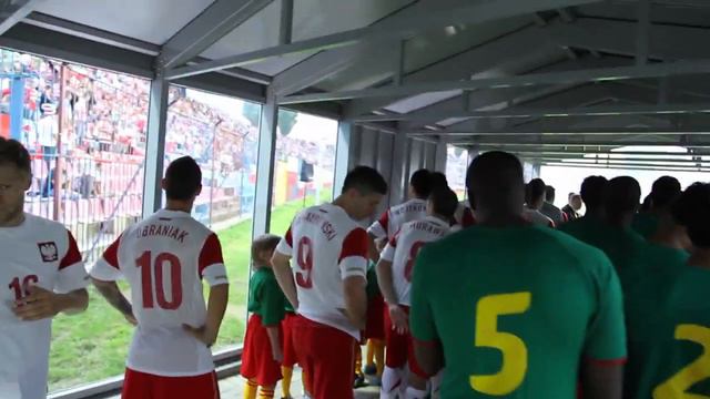 Ostatnie chwile przed wyjściem na murawę. смотреть онлайн