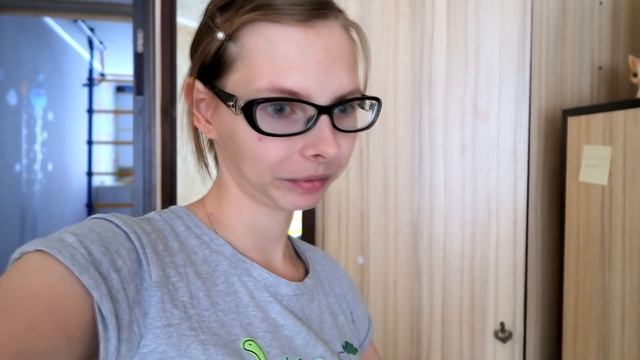 Настя ест КОРМ ДЛЯ ПОПУГАЕВ // ПОКУПКА ПРОДУКТОВ И ХИМИИ смотреть онлайн