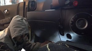 замена салонного  фильтра на Nissan Cube z12