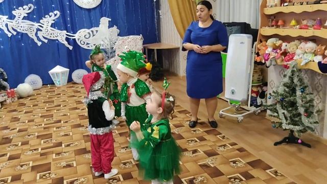 Сказка о том, как гномик ёлочку искал смотреть онлайн