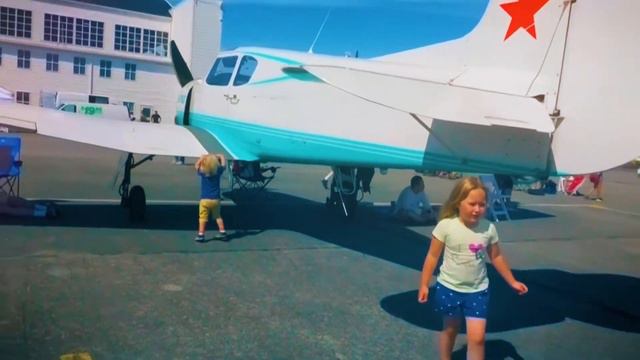 Детский ютуб канал - Авиа Шоу для Детей Airshow Vancouver - Катюша и Макс!