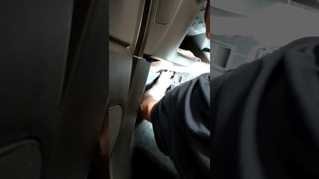 Замена салонного фильтра NISSAN NV200. смотреть онлайн