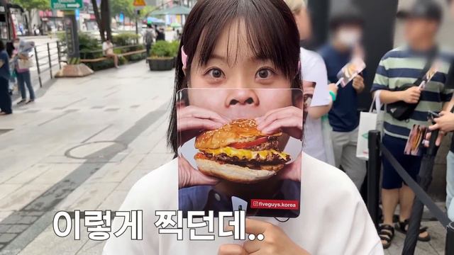 [한국 최초 상륙] ”12시간 줄서서 먹는다는고..?!😨“ 미국 3대 버거🍔 파이브 가이즈!! 경쟁사 쉑쉑버거와 비교 햄버거 먹방ㅣFive Guys VS ShakeShack🔥 смотреть онлайн