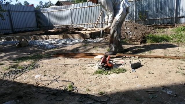 Ленточный фундамент с плитой под барбекю и беседку смотреть онлайн