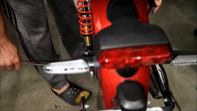 How to Remove Honda Super Cub C125 Rear Wheel Part 1 - Removal смотреть онлайн