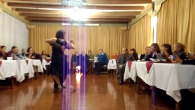 Diana Avello y Claudio Milán / Tango 1 / Milonga de Barrio. смотреть онлайн