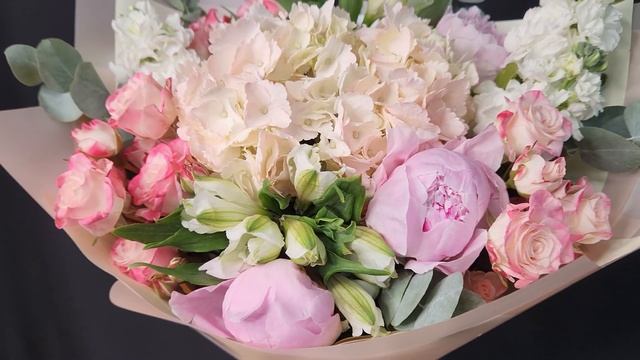 Букет с пионами и гортензией Florellesi id 1166 смотреть онлайн