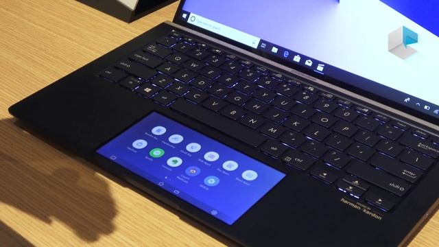 ASUS Zenbook 13 (UX334), Zenbook 14 (UX434) and Zenbook 15 (UX534) with Screenpad 2.0 смотреть онлайн