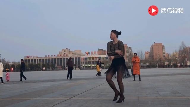 Китаянка #Цинцин_танцует Рождественский танец