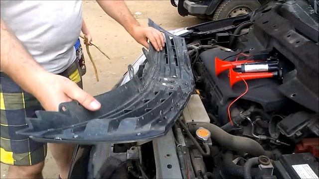 Замена штатных звуковых сигналов на гудки. Ниссан Тиида. смотреть онлайн