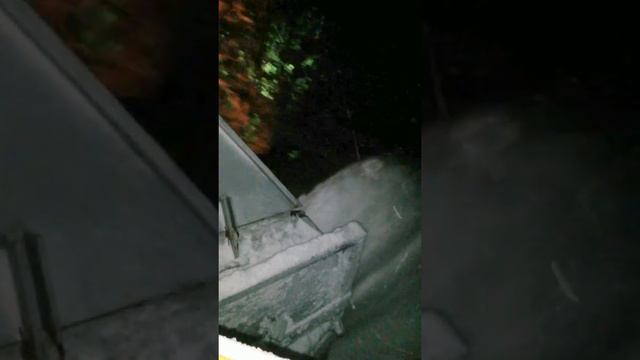 Машина СДПМ снегоочиститель чистит снег с ж.д. путей. Отгребает в сторону смотреть онлайн