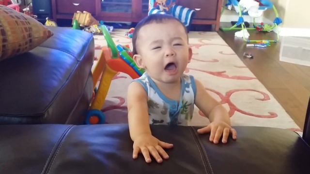 Crying BABIES Perfect FAKE CRY - Funny Baby Video Compilation - TRY NOT TO LAUGH WATCHING смотреть онлайн