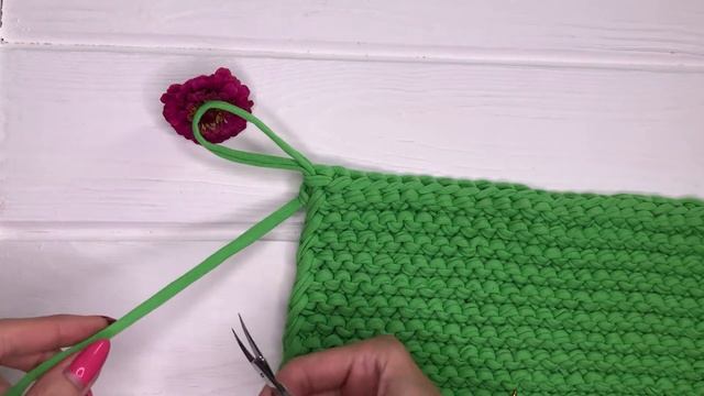 Как красиво закрыть петли спицами. Как закрыть платочную вязку эластичной косичкой. смотреть онлайн