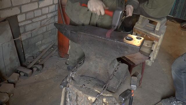 Как сделать кованые спуски на ноже. Уроки. Донская кузница. смотреть онлайн