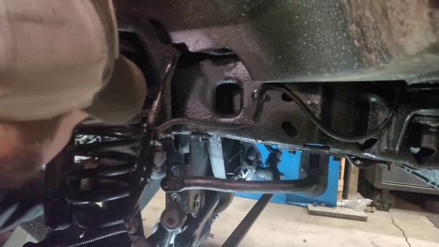 4" Lift install and Spring Over Axle conversion on my 1993 Explorer! смотреть онлайн