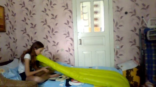 Надуваю матрас!Сил уже нету! смотреть онлайн