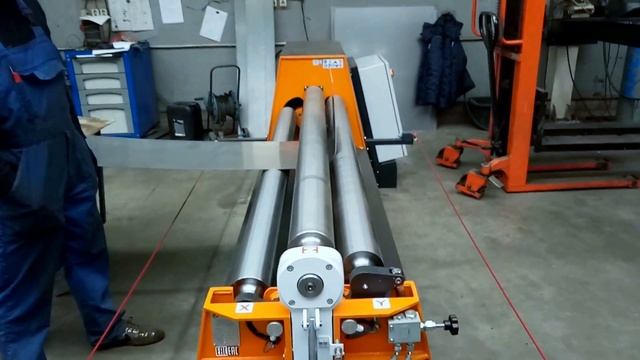 Вальцы гидравлические с ЧПУ Roccia Италия. Тестирование и обучение. смотреть онлайн
