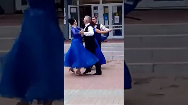 вальс в ДОМЕ ОФИЦЕРОВ смотреть онлайн