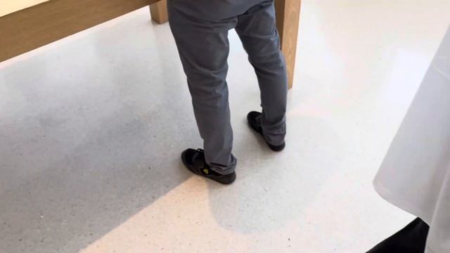 Dubai Mall Authorised Apple Store | Cheapest Iphone 14 Models And MacBook Air Price ? смотреть онлайн