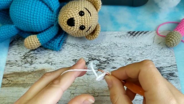 Мишка в пижаме Мастер класс .часть 1 ножки и ручки / амигуруми МК / мишка крючком / мишка амигуруми смотреть онлайн
