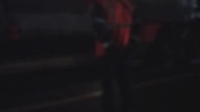 ТЭП70БС сцепляется с поездом Москва - Кривой Рог на станции Калуга-1. 17 декабря 2019 смотреть онлайн