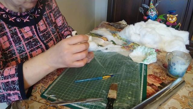 Ватная игрушка Мышонок. Часть 3. Лепим мордочку. Мастер класс. смотреть онлайн