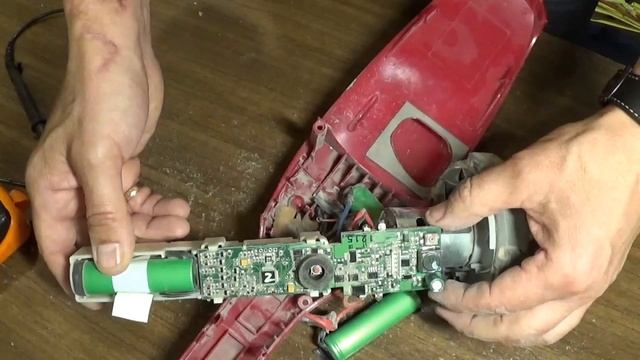 Electrolux ergorapido plus, пылесос, ремонт своими руками (замена аккумулятора) смотреть онлайн