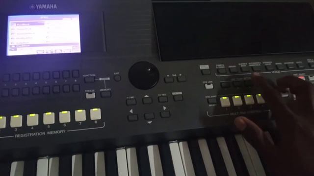 Yamaha PSR S670
