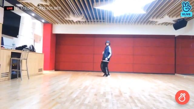 Stray Kids Hyunjin dancing to Billie Eilish Bad Guy смотреть онлайн